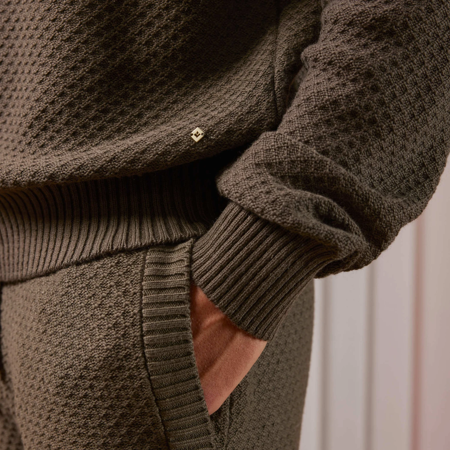 Pull Col Rond Kaki(Copie De Pull Col Rond En Maille Losange) 4 Pull Col Rond Kaki(Copie De Pull Col Rond En Maille Losange) – Image 4